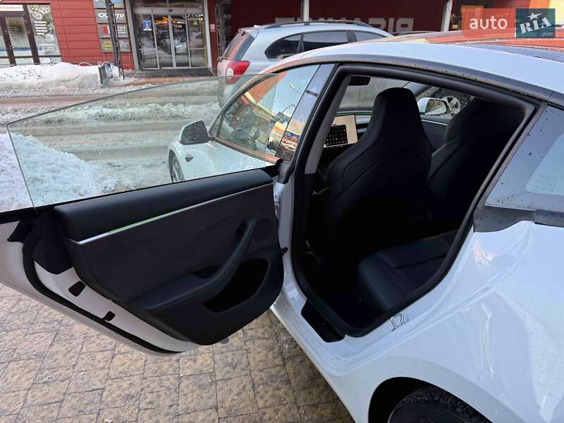 Седан Tesla Model 3 2024 в Львові
