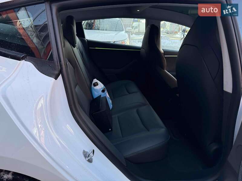 Седан Tesla Model 3 2024 в Львові