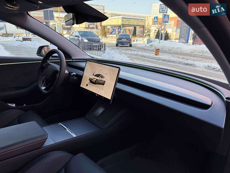 Седан Tesla Model 3 2024 в Львові