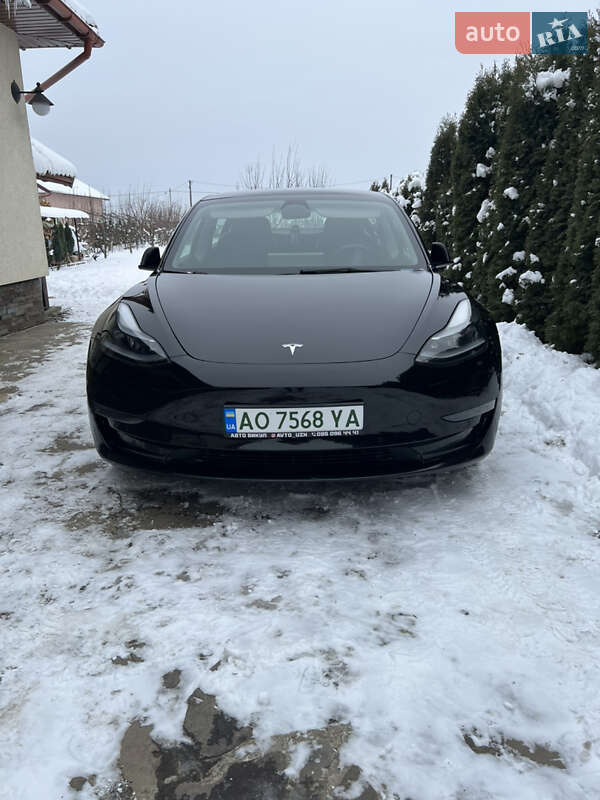 Седан Tesla Model 3 2022 в Ужгороді