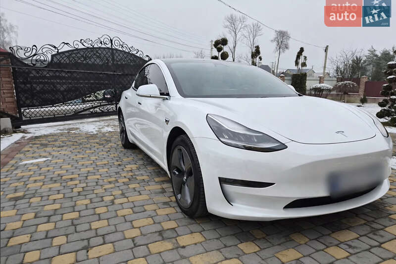 Седан Tesla Model 3 2019 в Львове