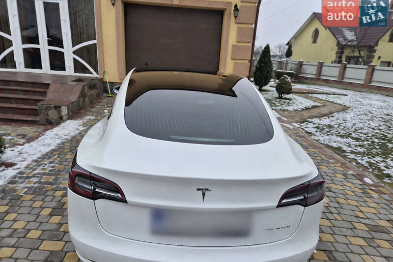 Седан Tesla Model 3 2019 в Львове