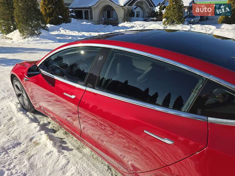 Седан Tesla Model 3 2019 в Львові