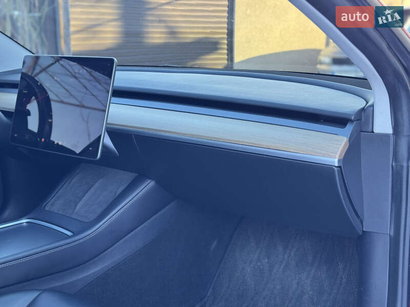 Седан Tesla Model 3 2021 в Ивано-Франковске