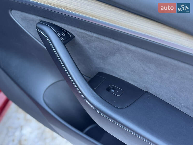 Седан Tesla Model 3 2021 в Ивано-Франковске