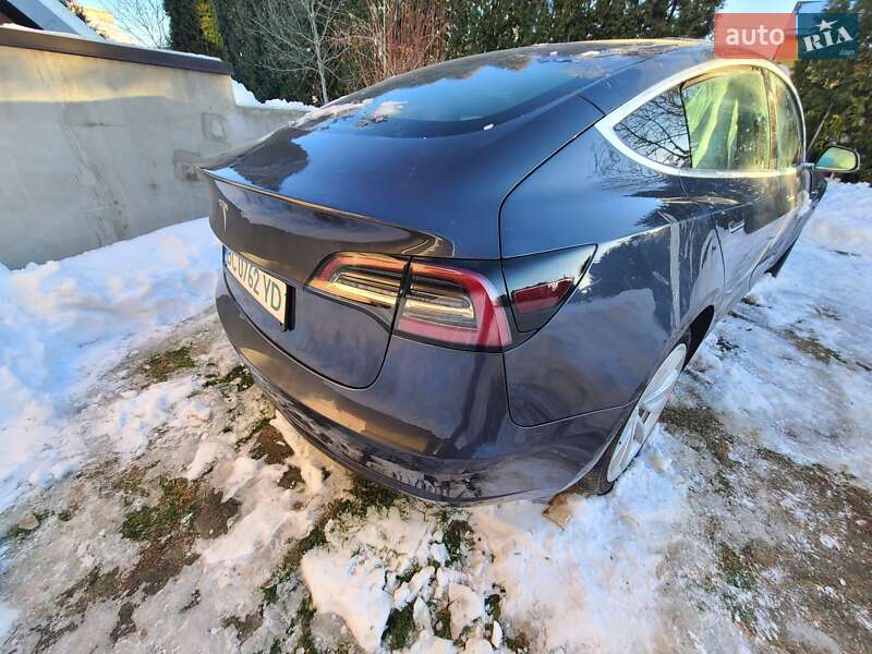 Седан Tesla Model 3 2019 в Львове