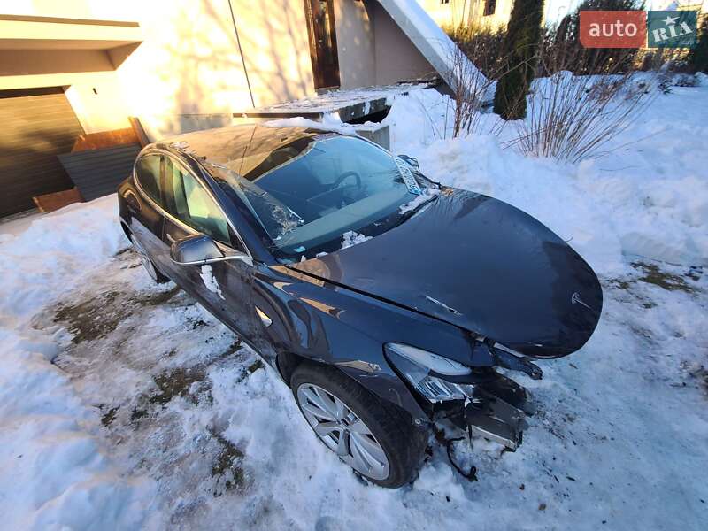 Седан Tesla Model 3 2019 в Львове