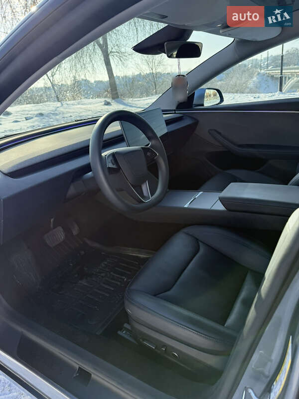 Седан Tesla Model 3 2024 в Білій Церкві