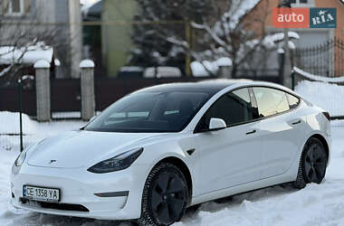 Седан Tesla Model 3 2023 в Черновцах