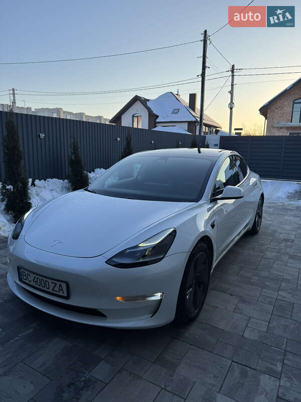 Седан Tesla Model 3 2021 в Дрогобыче