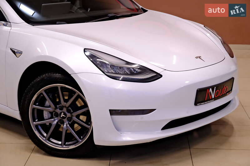 Седан Tesla Model 3 2019 в Одессе