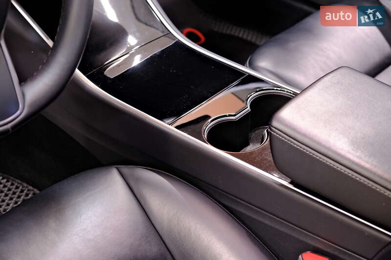 Седан Tesla Model 3 2019 в Одессе