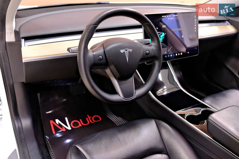 Седан Tesla Model 3 2019 в Одессе