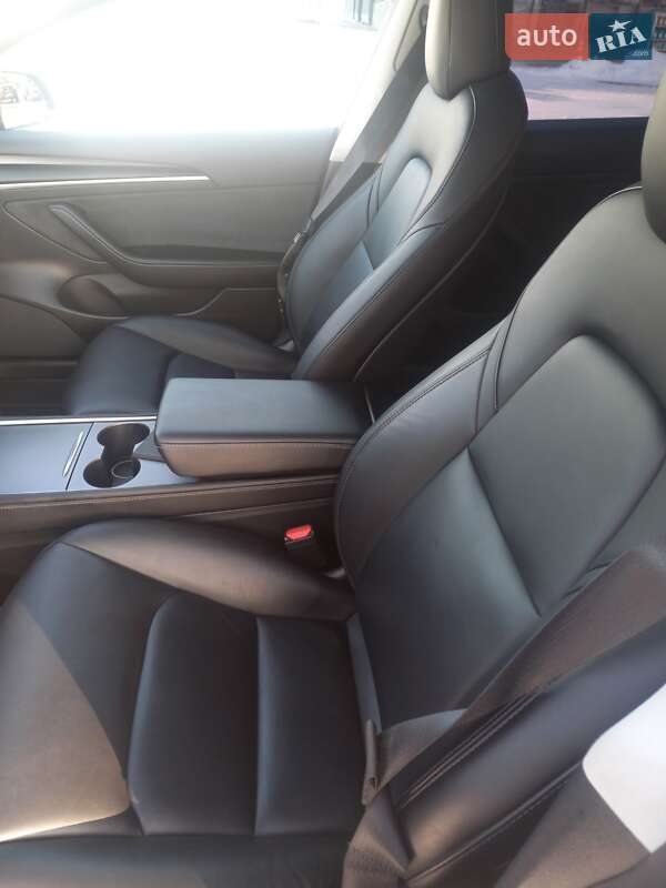 Седан Tesla Model 3 2021 в Коломиї
