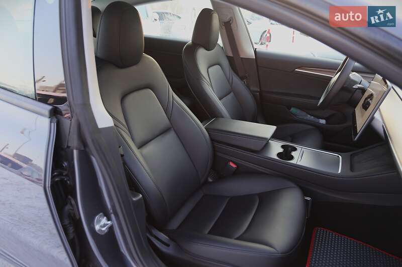 Седан Tesla Model 3 2023 в Києві
