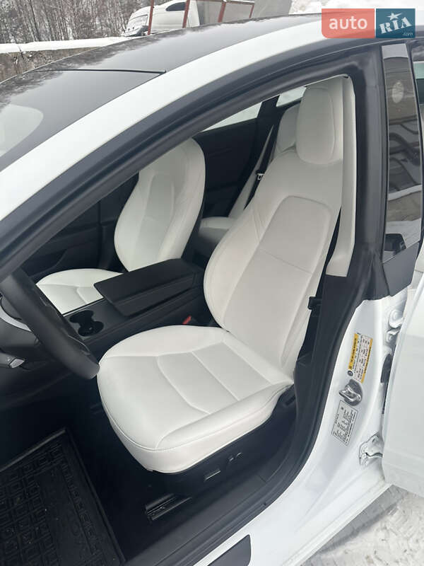 Седан Tesla Model 3 2022 в Ковелі