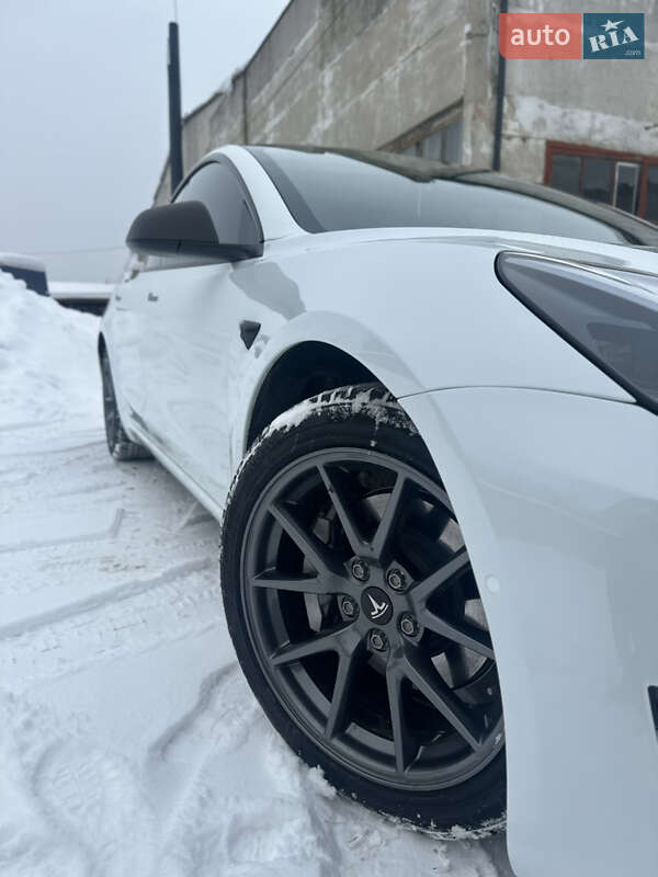 Седан Tesla Model 3 2022 в Ковелі
