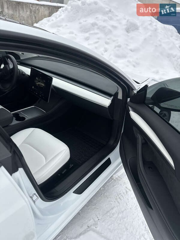 Седан Tesla Model 3 2022 в Ковелі