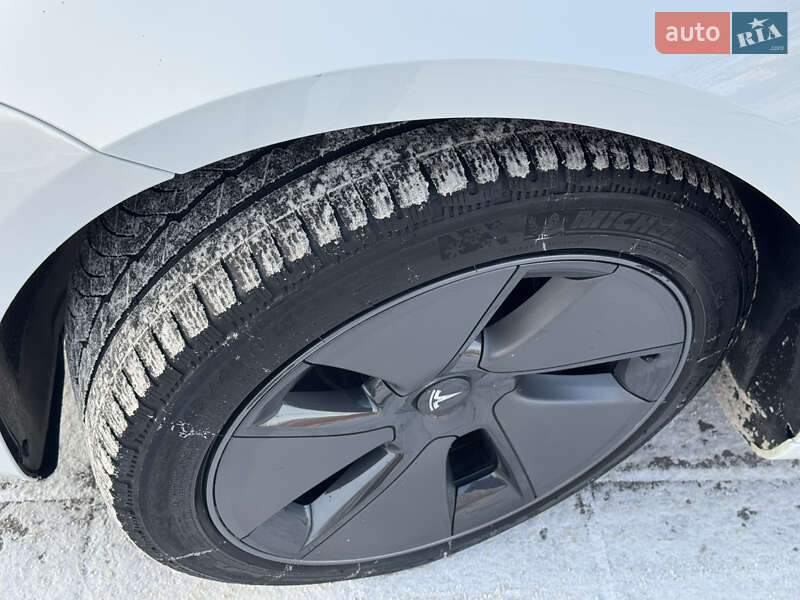 Седан Tesla Model 3 2022 в Кременчуці