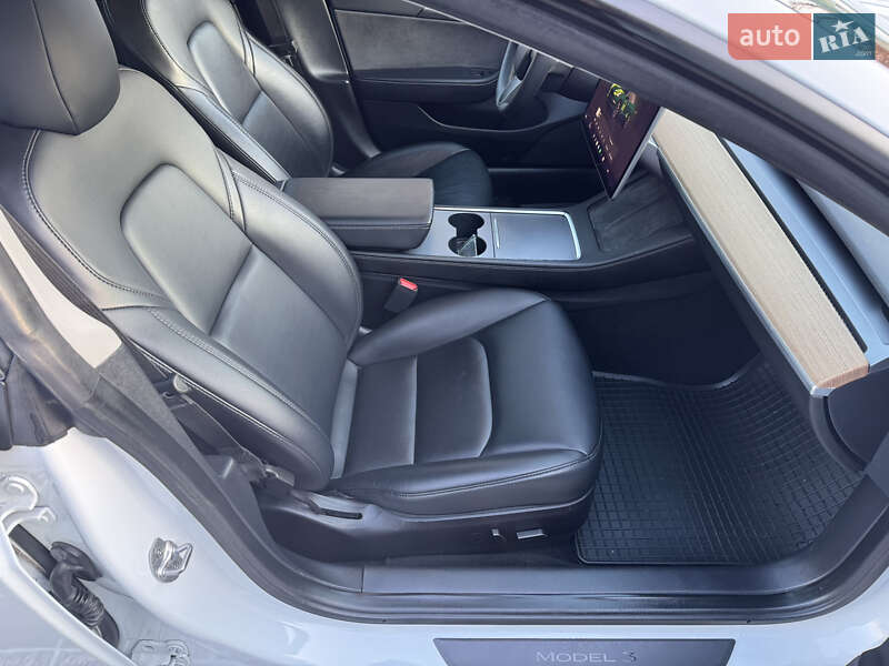 Седан Tesla Model 3 2022 в Кременчуці