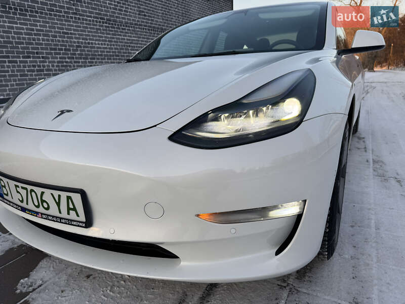 Седан Tesla Model 3 2022 в Кременчуці