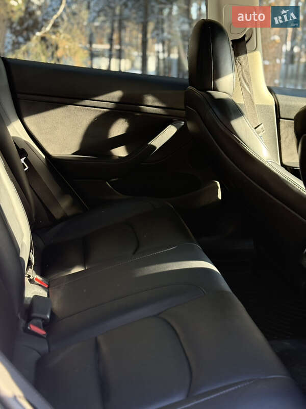 Седан Tesla Model 3 2022 в Києві