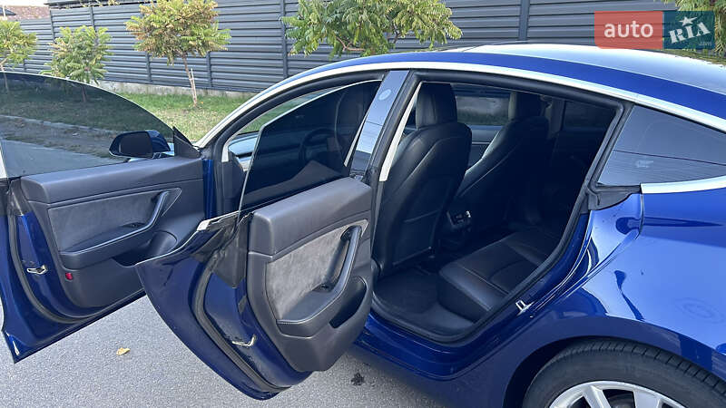 Седан Tesla Model 3 2019 в Києві