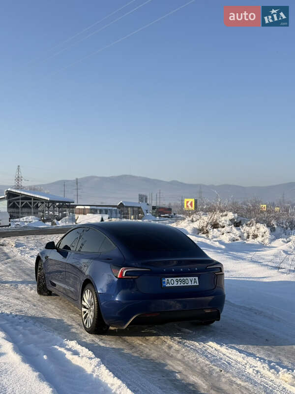 Седан Tesla Model 3 2025 в Хусті