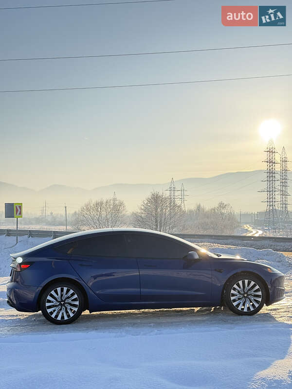 Седан Tesla Model 3 2025 в Хусті