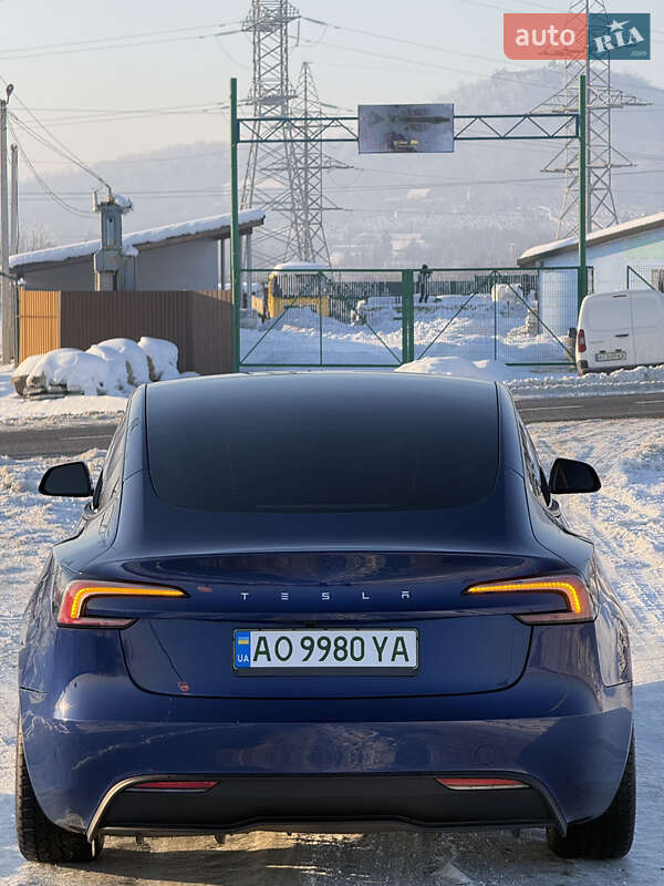 Седан Tesla Model 3 2025 в Хусті