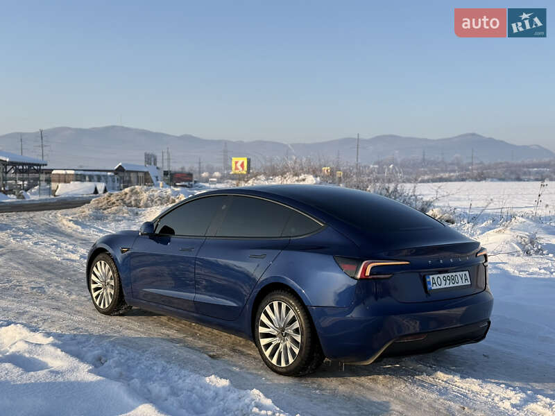 Седан Tesla Model 3 2025 в Хусті