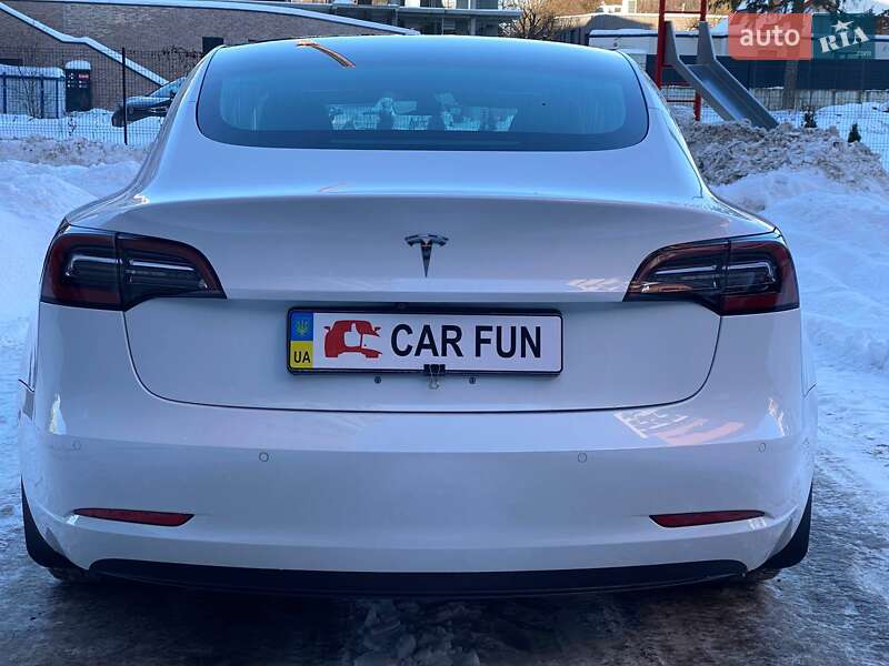 Седан Tesla Model 3 2018 в Львові