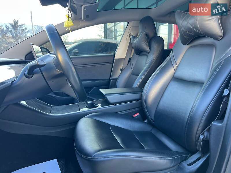 Седан Tesla Model 3 2019 в Ивано-Франковске