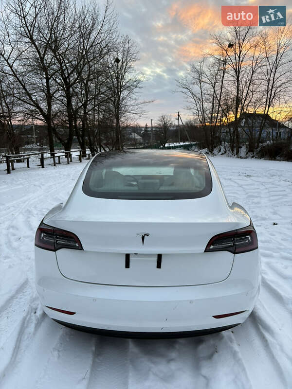 Седан Tesla Model 3 2019 в Киеве