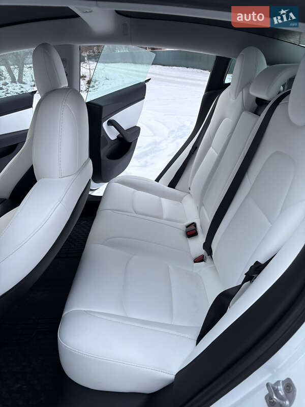 Седан Tesla Model 3 2019 в Киеве