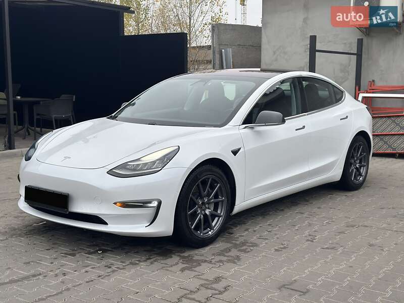 Седан Tesla Model 3 2018 в Києві