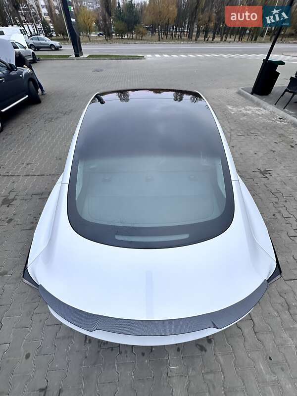 Седан Tesla Model 3 2018 в Києві