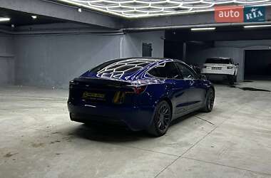 Седан Tesla Model 3 2024 в Черновцах
