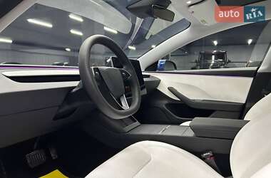 Седан Tesla Model 3 2024 в Черновцах
