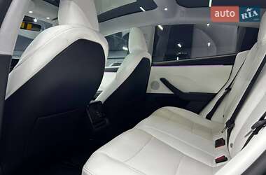 Седан Tesla Model 3 2024 в Черновцах