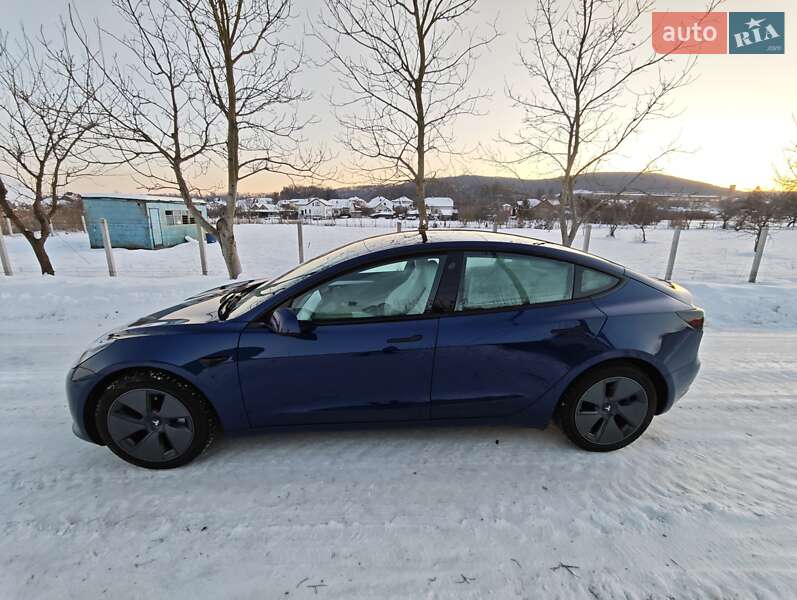Седан Tesla Model 3 2023 в Львове
