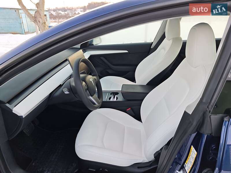 Седан Tesla Model 3 2023 в Львове