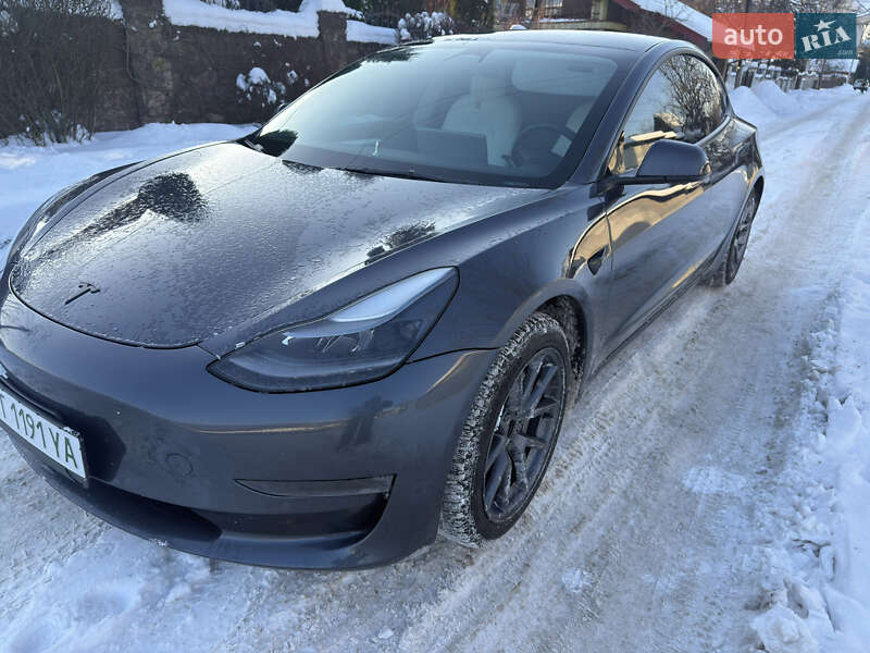 Седан Tesla Model 3 2022 в Івано-Франківську