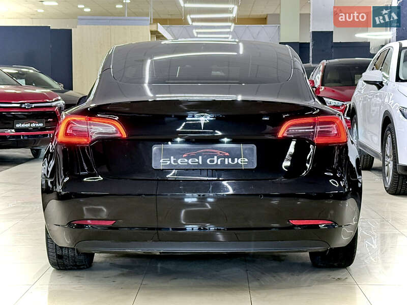 Седан Tesla Model 3 2021 в Николаеве