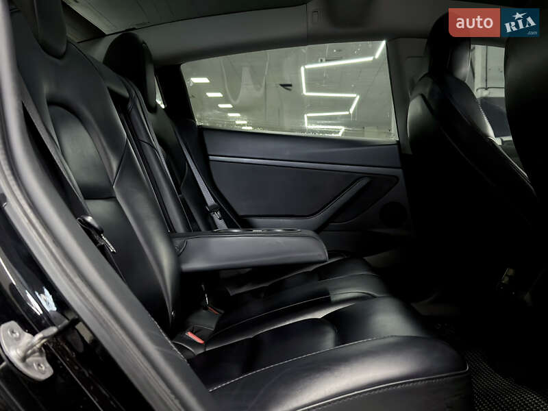 Седан Tesla Model 3 2021 в Николаеве