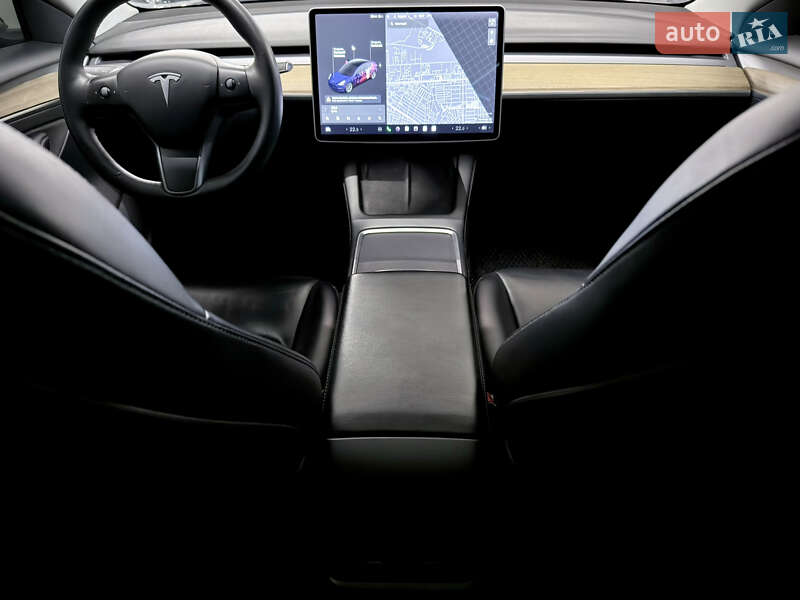 Седан Tesla Model 3 2021 в Николаеве