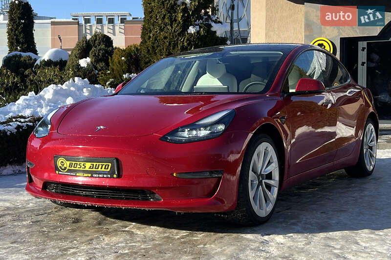 Седан Tesla Model 3 2023 в Львове