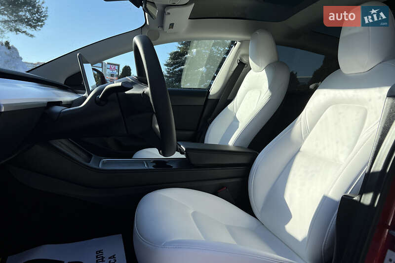 Седан Tesla Model 3 2023 в Львове