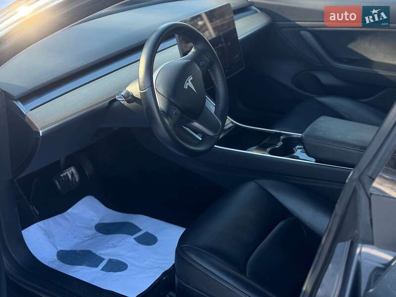 Седан Tesla Model 3 2019 в Дніпрі