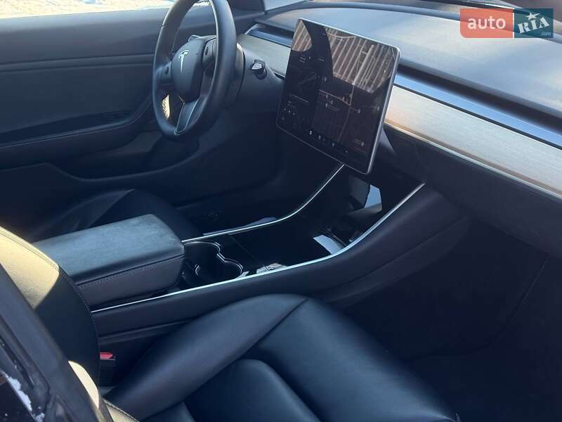 Седан Tesla Model 3 2019 в Дніпрі